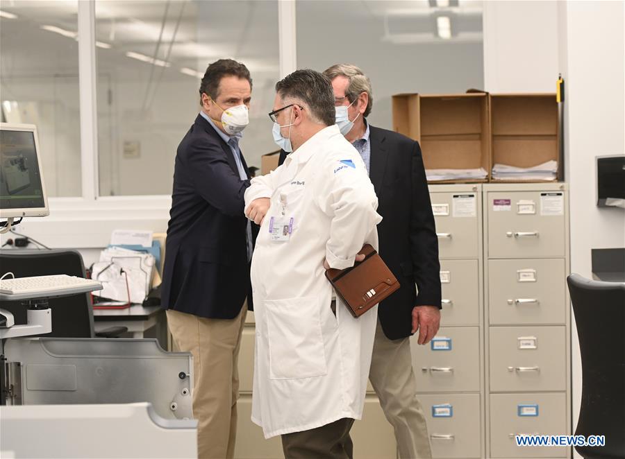 U.S.-NEW YORK-GOVERNOR-COVID-19-LAB-VISIT