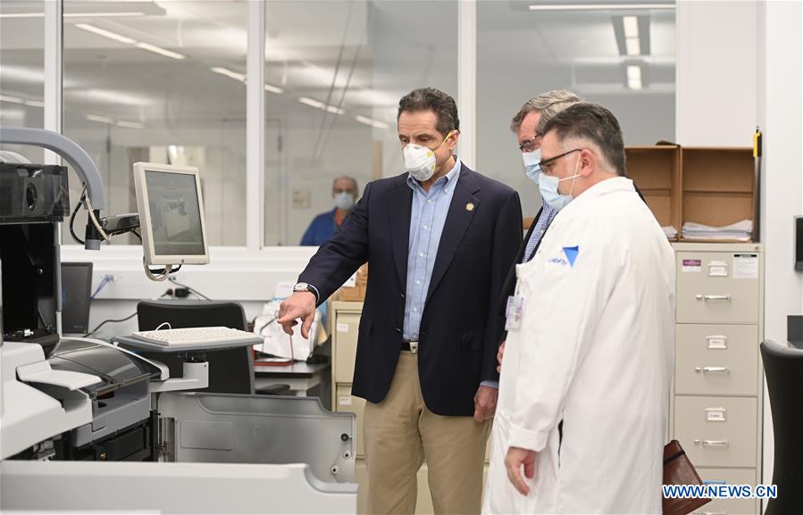 U.S.-NEW YORK-GOVERNOR-COVID-19-LAB-VISIT