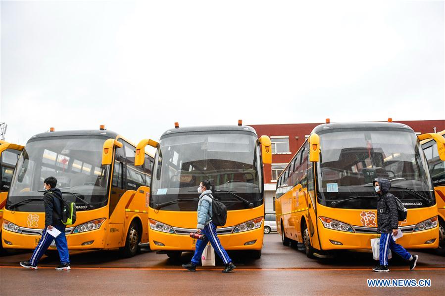 CHINA-JILIN-CHANGCHUN-JUNIOR HIGH SCHOOL-STUDENTS-RETURN TO SCHOOL (CN)