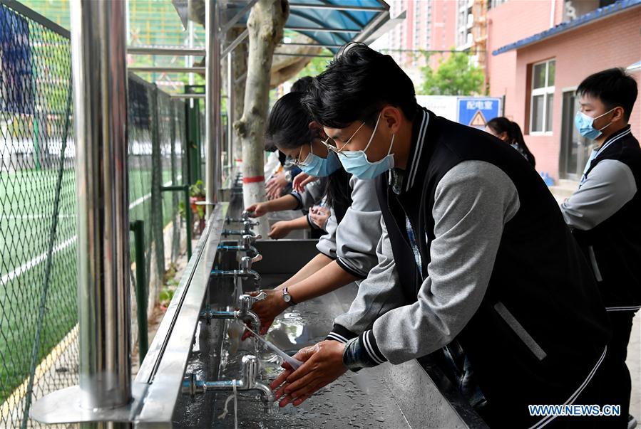 CHINA-SHAANXI-XI'AN-HIGH SCHOOL-STUDENT-RETURN TO SCHOOL (CN)