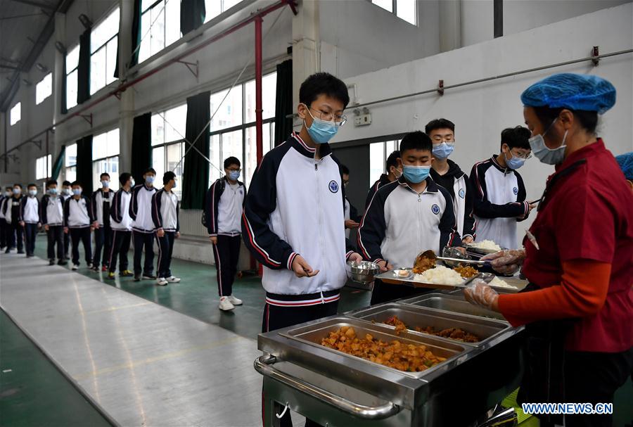 CHINA-SHAANXI-XI'AN-HIGH SCHOOL-STUDENT-RETURN TO SCHOOL (CN)