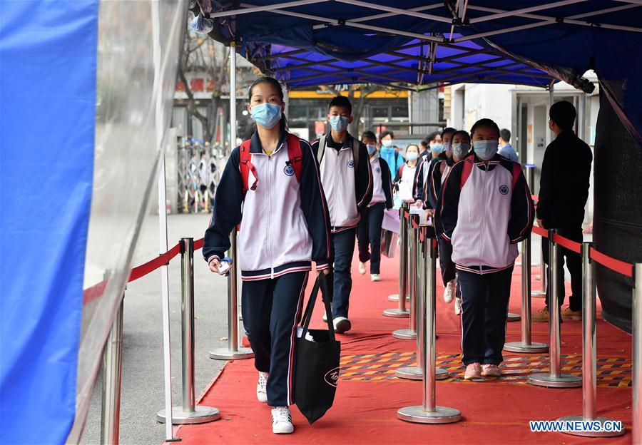 CHINA-SHAANXI-XI'AN-HIGH SCHOOL-STUDENT-RETURN TO SCHOOL (CN)
