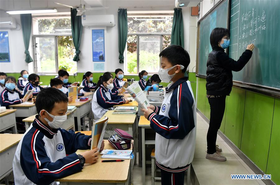 CHINA-SHAANXI-XI'AN-HIGH SCHOOL-STUDENT-RETURN TO SCHOOL (CN)