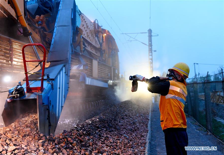 CHINA-HENAN-ZHENGZHOU-RAILWAY-MAINTENANCE (CN)