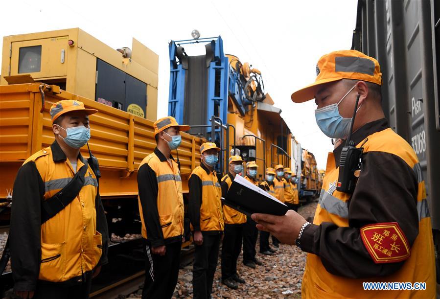 CHINA-HENAN-ZHENGZHOU-RAILWAY-MAINTENANCE (CN)