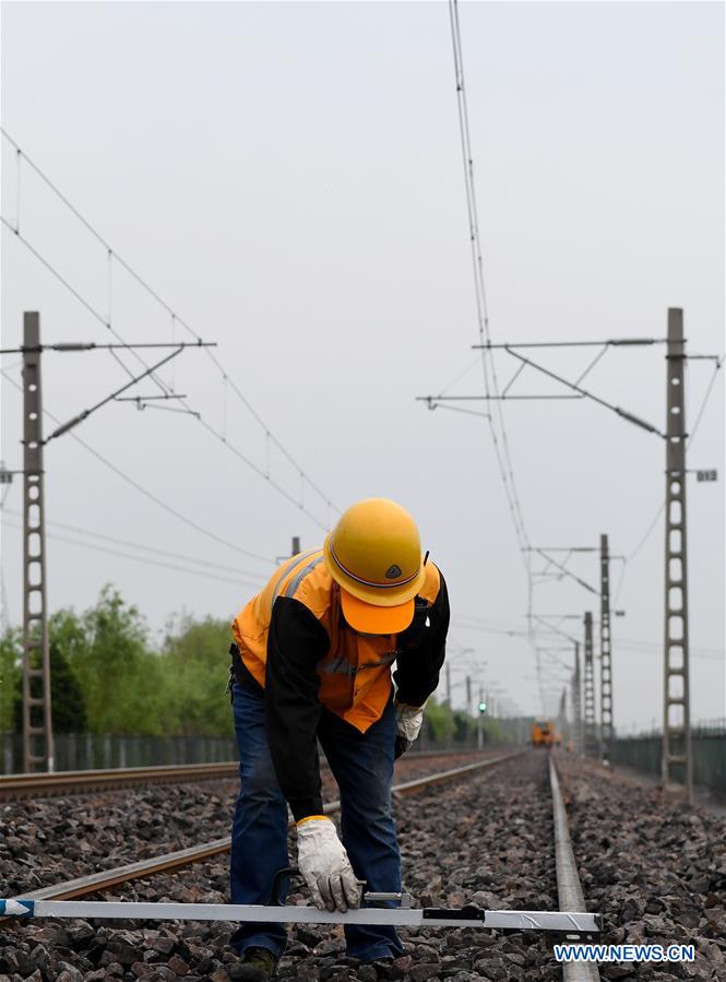 CHINA-HENAN-ZHENGZHOU-RAILWAY-MAINTENANCE (CN)