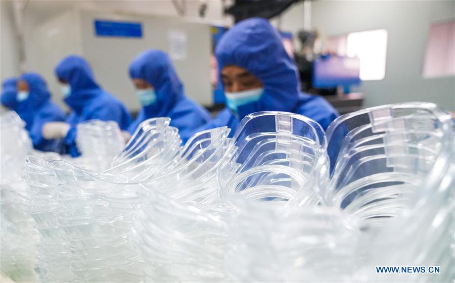 CHINA-HARBIN-PROTECTIVE GOGGLES-PRODUCTION (CN)