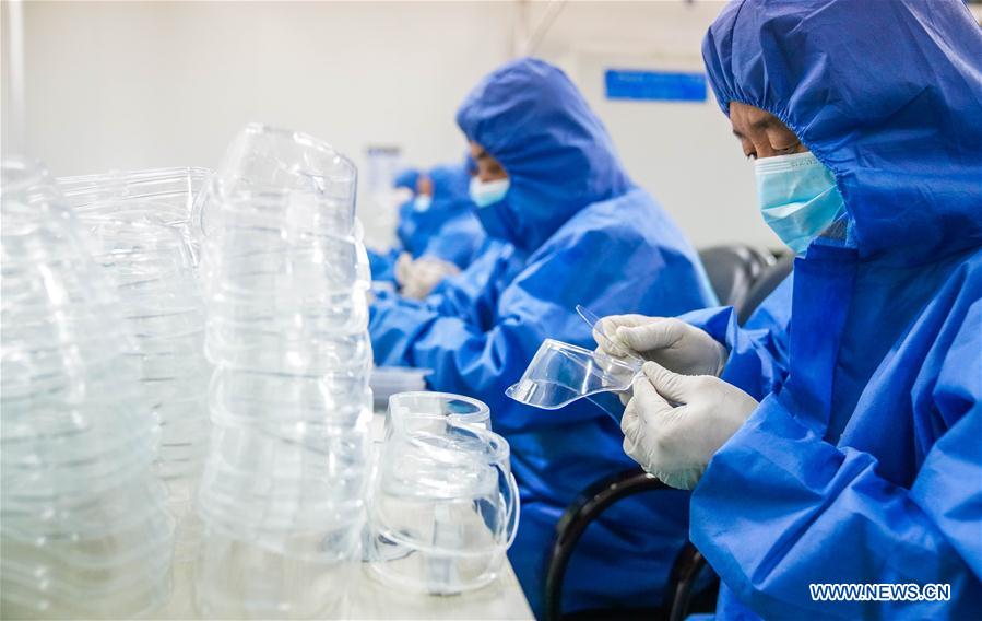 CHINA-HARBIN-PROTECTIVE GOGGLES-PRODUCTION (CN)