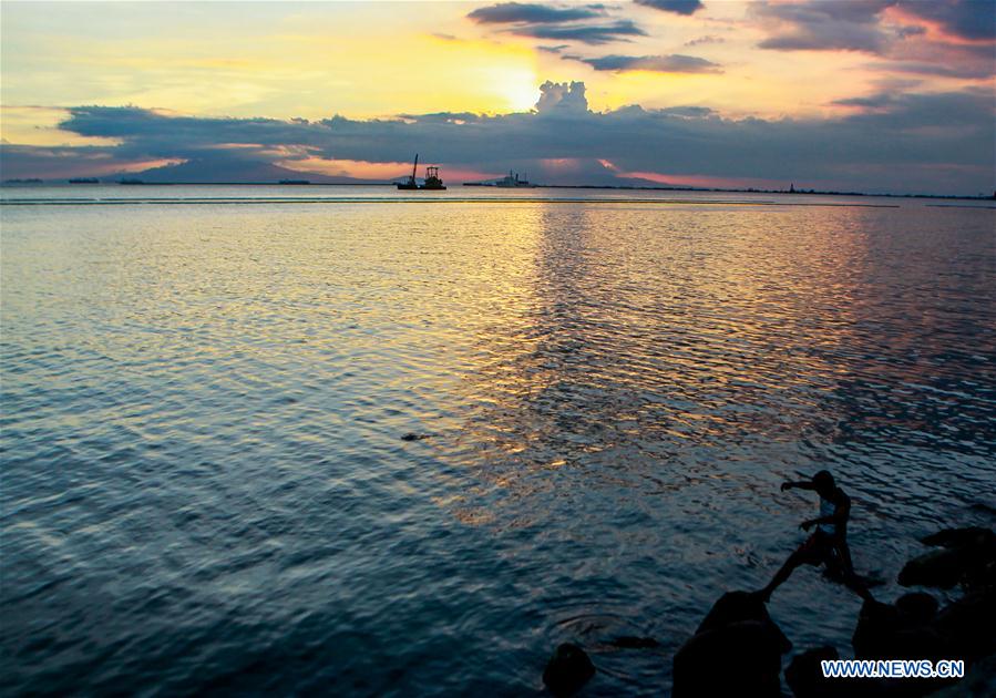 THE PHILIPPINES-MANILA-PASAY CITY-SUNSET