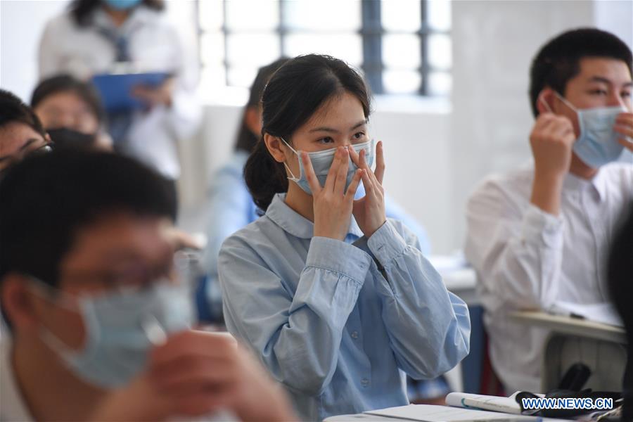 CHINA-SHENZHEN-COVID-19-SCHOOL-GRADUATING CLASSES-RESUMPTION (CN)