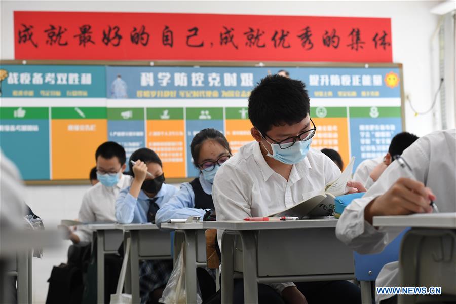 CHINA-SHENZHEN-COVID-19-SCHOOL-GRADUATING CLASSES-RESUMPTION (CN)