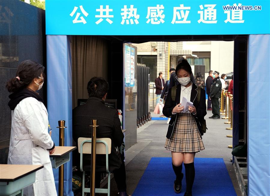 CHINA-SHANGHAI-SCHOOL-GRADUATING CLASSES-RESUMPTION (CN)