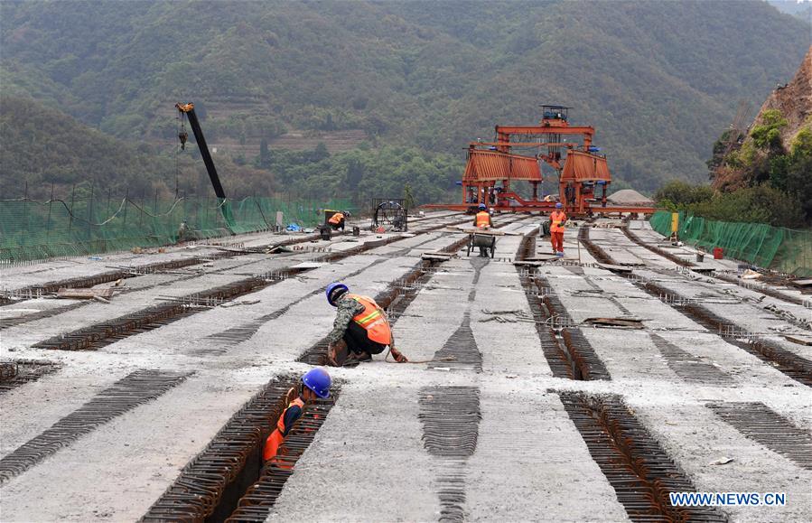 CHINA-YUNNAN-EXPRESSWAY-BRIDGE-CONSTRUCTION (CN)