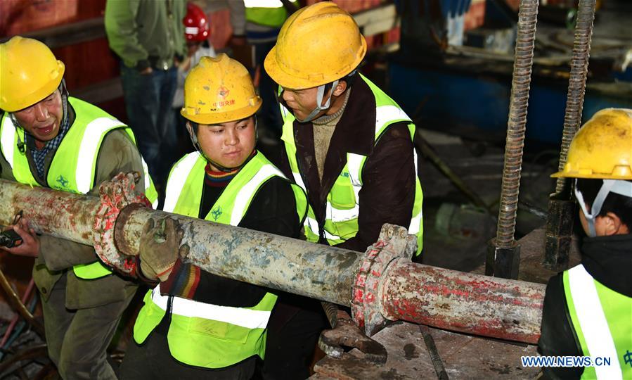CHINA-GUIZHOU-INFRASTRUCTURE-ROAD BRIDGE-CONSTRUCTION (CN)