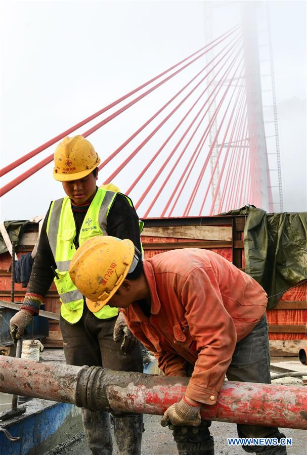 CHINA-GUIZHOU-INFRASTRUCTURE-ROAD BRIDGE-CONSTRUCTION (CN)