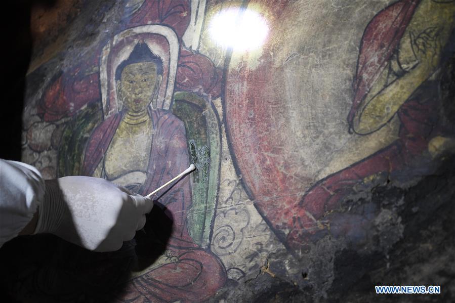CHINA-NINGXIA-GUYUAN-XUMISHAN GROTTOES-MURALS-RESTORATION (CN)