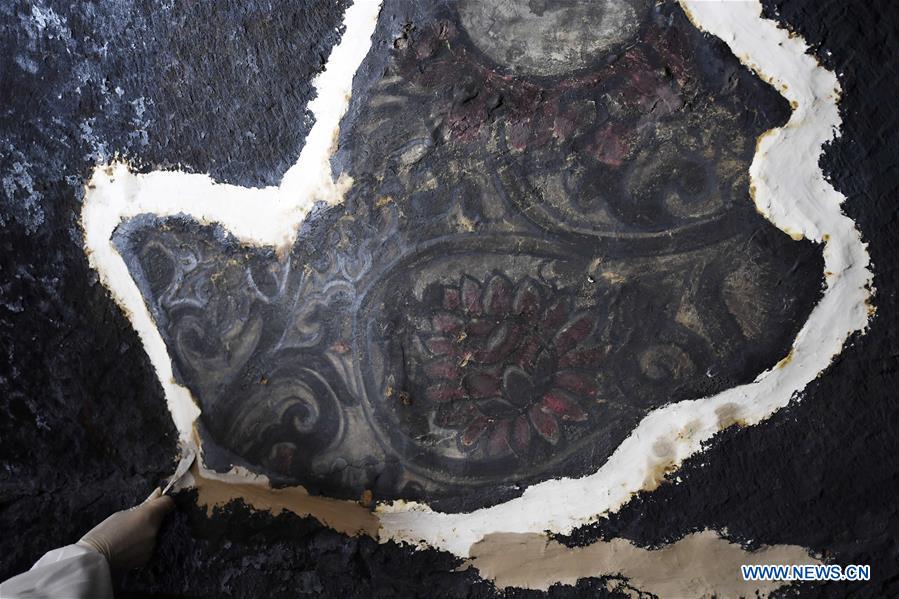 CHINA-NINGXIA-GUYUAN-XUMISHAN GROTTOES-MURALS-RESTORATION (CN)