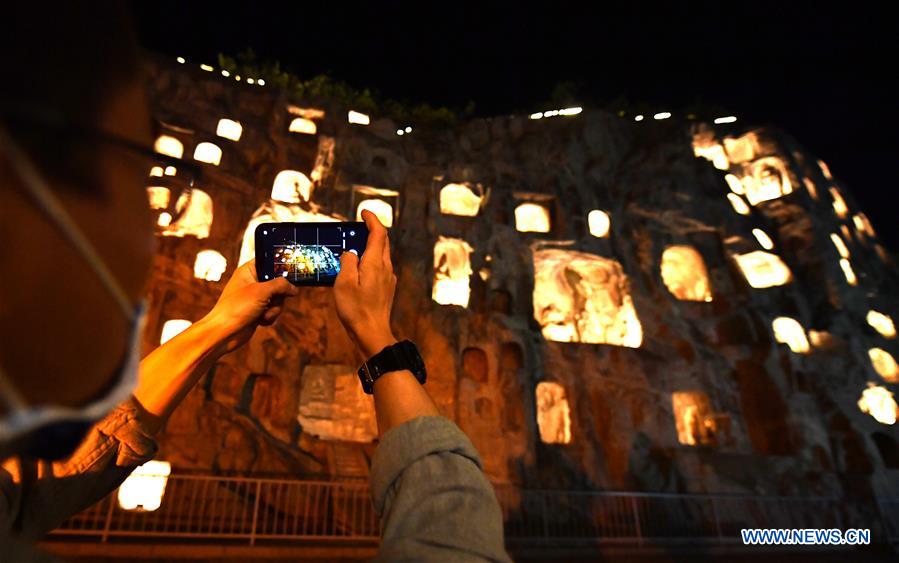 CHINA-HENAN-LONGMEN GROTTOES-NIGHT TOUR (CN)