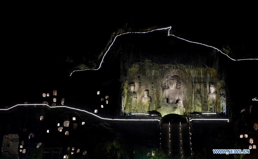 CHINA-HENAN-LONGMEN GROTTOES-NIGHT TOUR (CN)