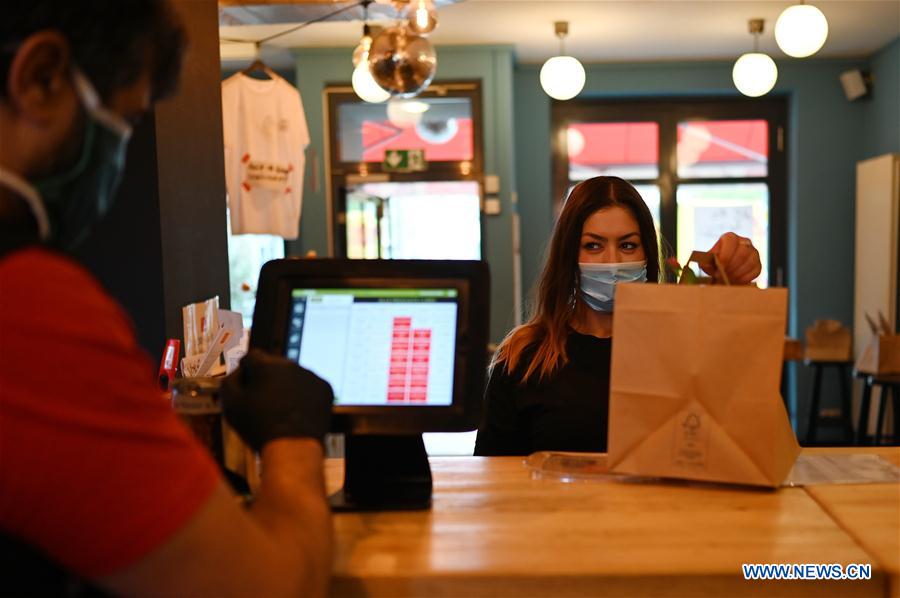 GERMANY-DUSSELDORF-COVID-19-TAKEAWAY