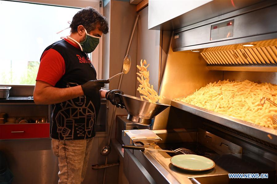 GERMANY-DUSSELDORF-COVID-19-TAKEAWAY