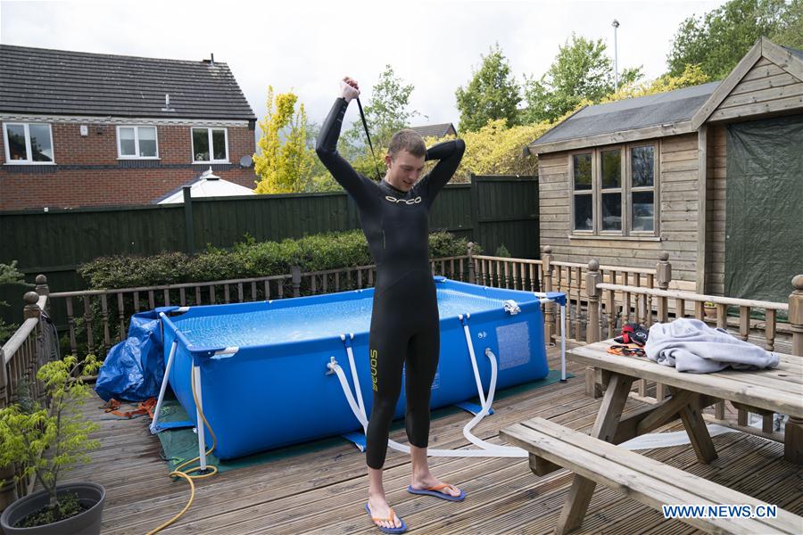 (SP)BRITAIN-NEWCASTLE-UNDER-LYME-COVID-19-TRIATHLETE TRAINING AT HOME