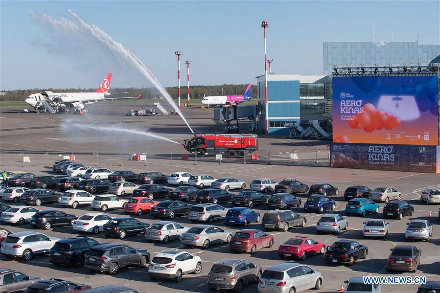 LITHUANIA-VILNIUS-COVID-19-AIRPORT-DRIVE-IN THEATER