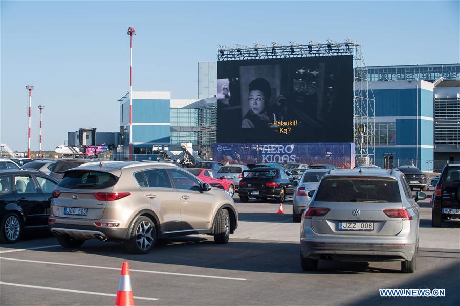 LITHUANIA-VILNIUS-COVID-19-AIRPORT-DRIVE-IN THEATER