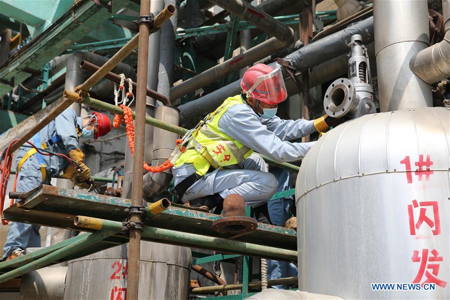 #CHINA-LABOR DAY HOLIDAY-WORKERS (CN)