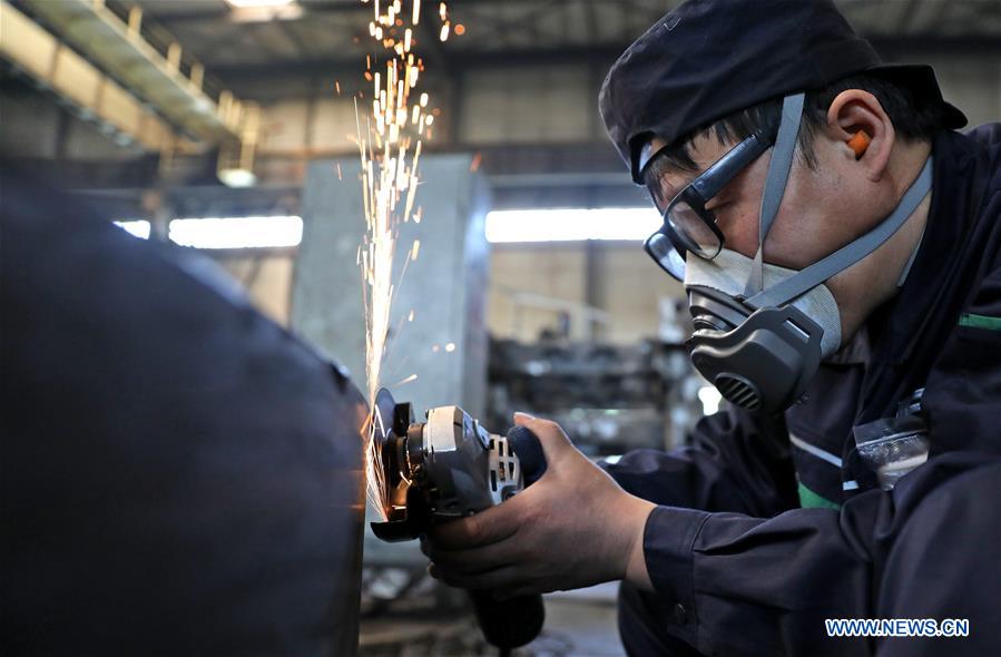 CHINA-LABOR DAY HOLIDAY-WORKERS (CN)