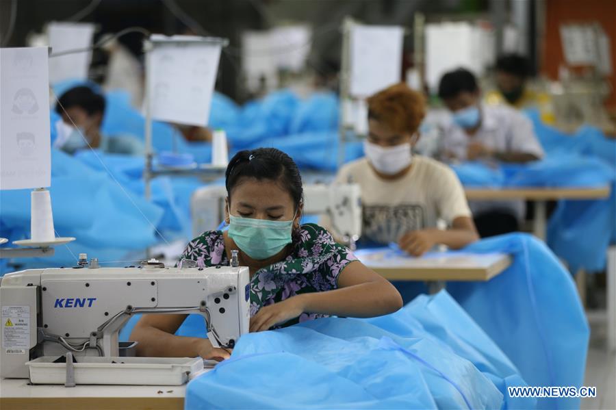 MYANMAR-YANGON-SURGICAL GOWN-PRODUCTION