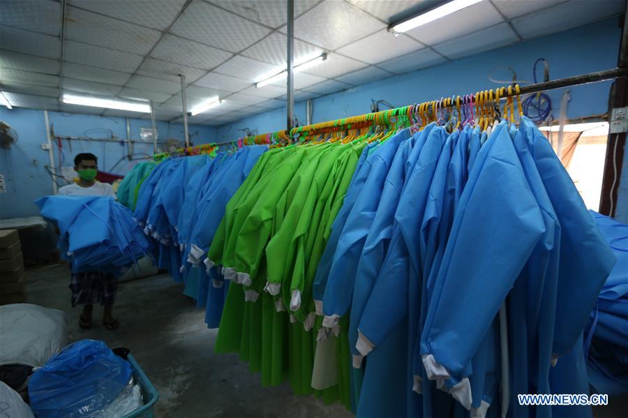 MYANMAR-YANGON-SURGICAL GOWN-PRODUCTION