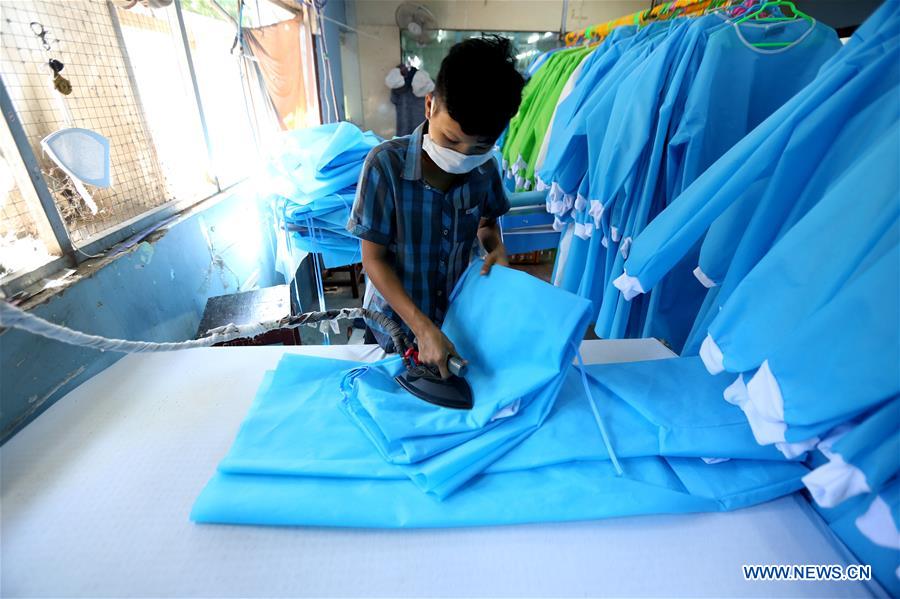 MYANMAR-YANGON-SURGICAL GOWN-PRODUCTION