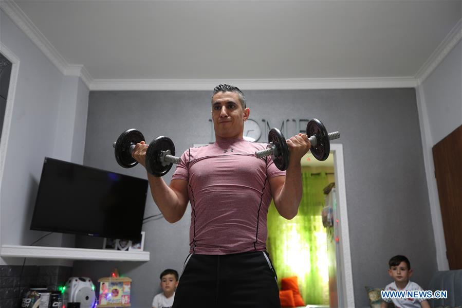 (SP) MIDEAST-JERUSALEM-COVID-19-HOME EXERCISE