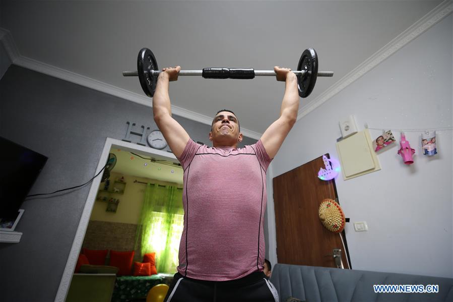 (SP) MIDEAST-JERUSALEM-COVID-19-HOME EXERCISE