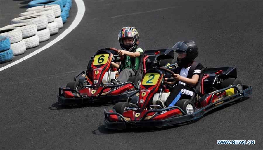 CHINA-LIAONING-ANSHAN-LABOR DAY HOLIDAY-OUTDOOR ACTIVITY (CN)