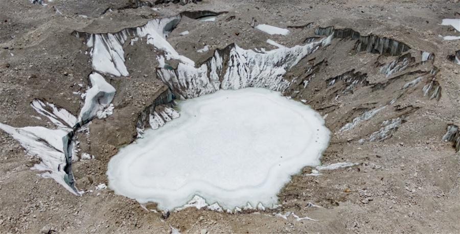 (InTibet)CHINA-TIBET-MOUNT QOMOLANGMA-CENTRAL RONGBUK GLACIER (CN)