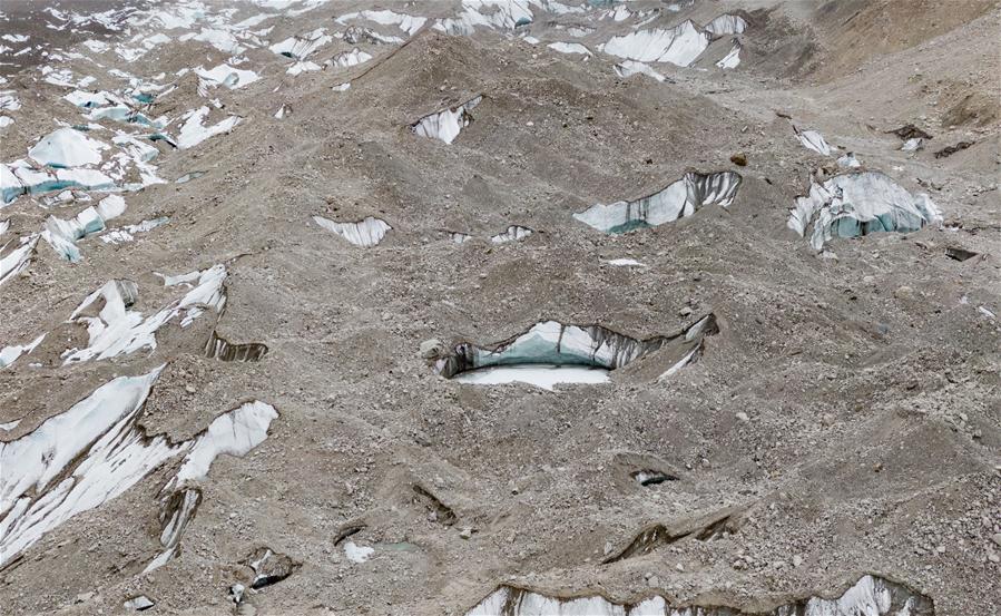 (InTibet)CHINA-TIBET-MOUNT QOMOLANGMA-CENTRAL RONGBUK GLACIER (CN)