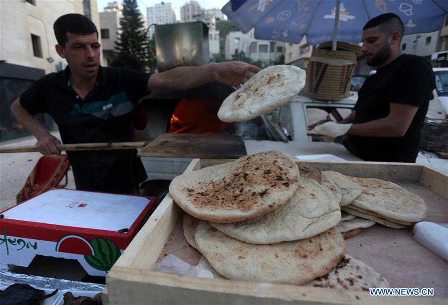 MIDEAST-NABLUS-COVID-19-BAKER