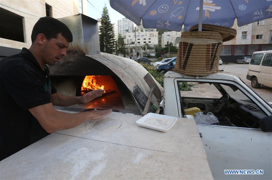 MIDEAST-NABLUS-COVID-19-BAKER