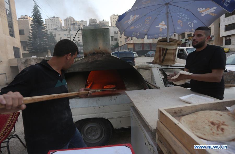 MIDEAST-NABLUS-COVID-19-BAKER