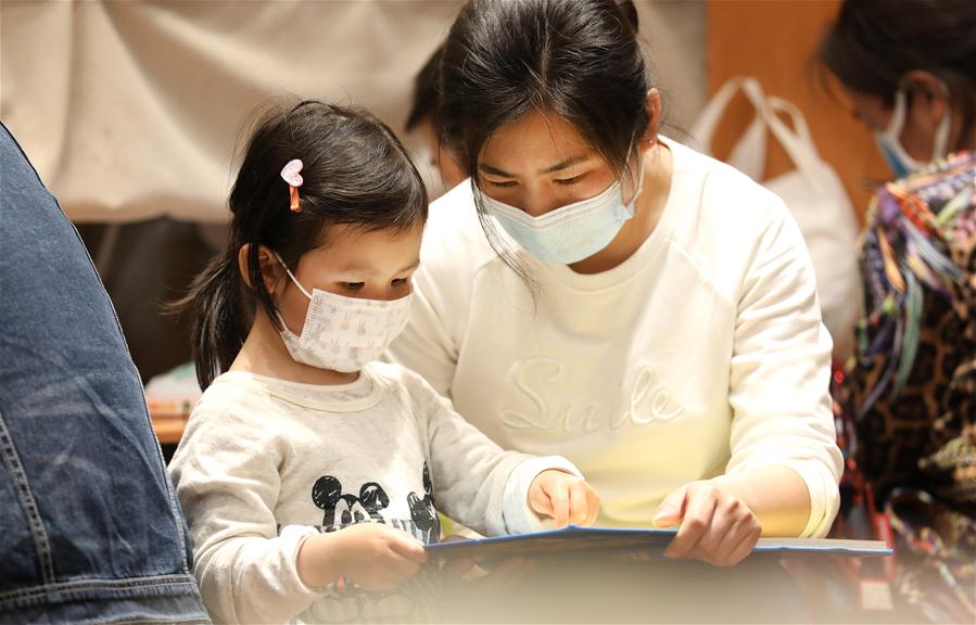 CHINA-LIAONING-ANSHAN-LABOR DAY HOLIDAY-READING (CN)