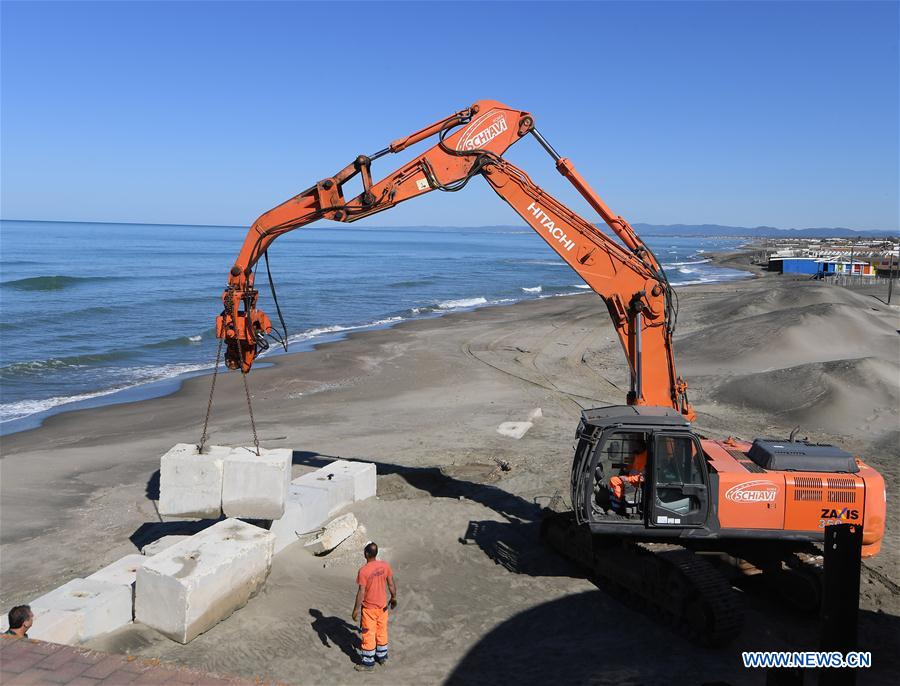ITALY-FREGENE-COVID-19-CONSTRUCTION-RESUMPTION
