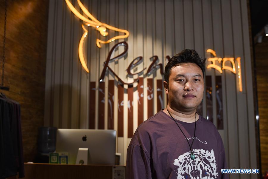 CHINA-QINGHAI-XINING-TIBETAN-CLOTHING DESIGN (CN)