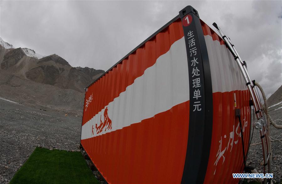 CHINA-MOUNT QOMOLANGMA BASE CAMP-WASTE DISPOSAL (CN)