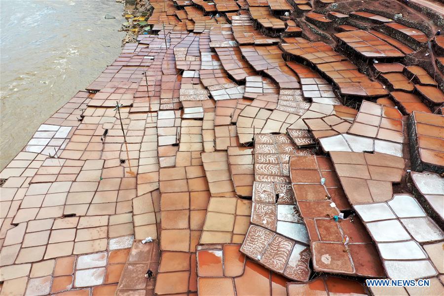 CHINA-TIBET-MANGKAM-SALT MAKING (CN)