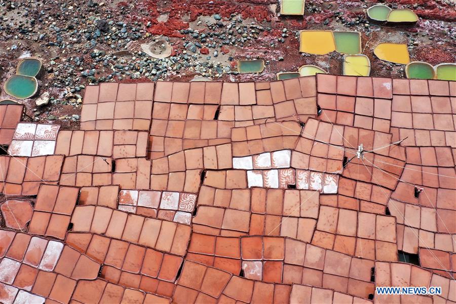 CHINA-TIBET-MANGKAM-SALT MAKING (CN)