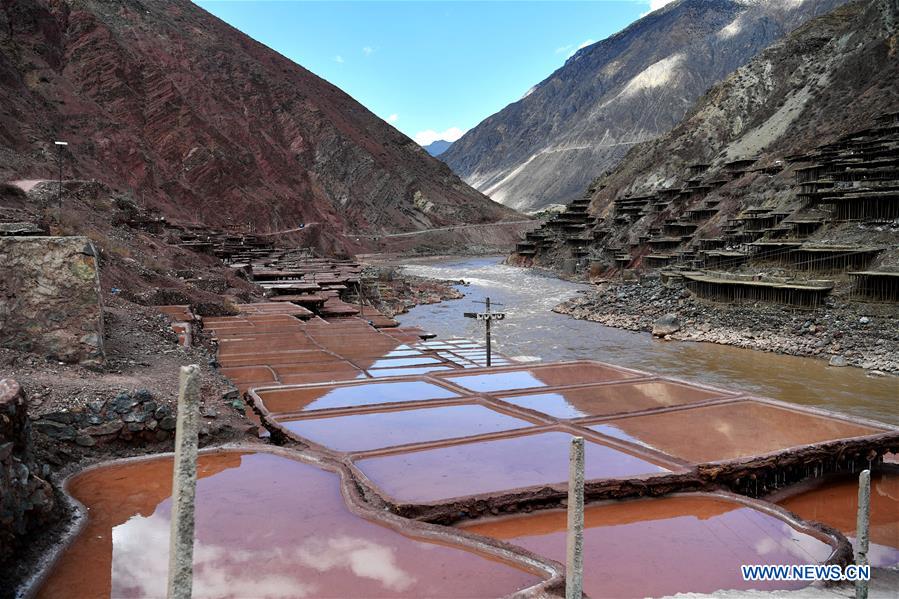 CHINA-TIBET-MANGKAM-SALT MAKING (CN)