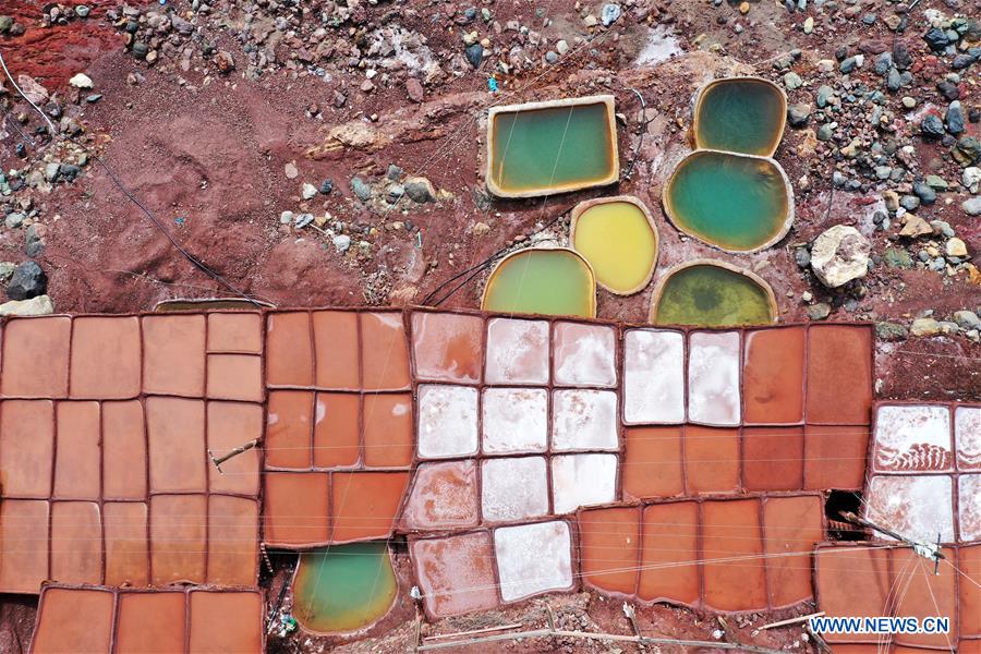 CHINA-TIBET-MANGKAM-SALT MAKING (CN)