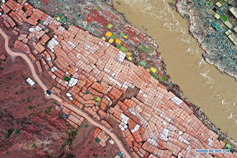 CHINA-TIBET-MANGKAM-SALT MAKING (CN)